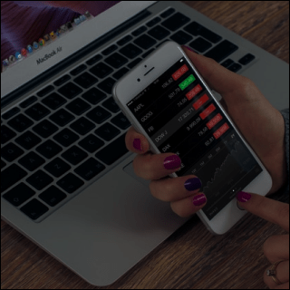 パソコンとスマホの画像です